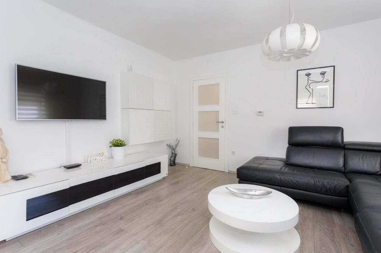 Apartman Laura Krk Town Exterior photo