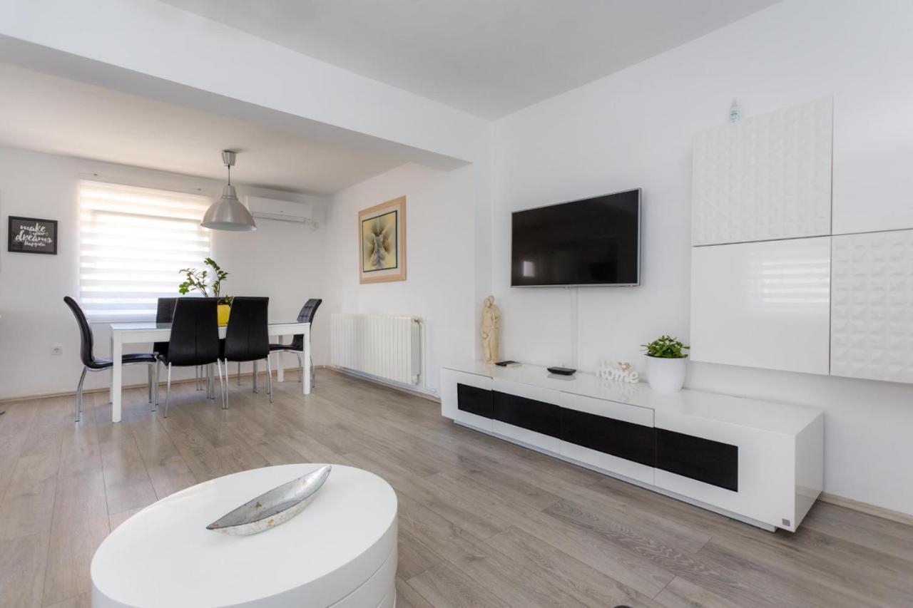 Apartman Laura Krk Town Exterior photo